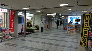 大阪駅前ビルの中で最も西側にあります