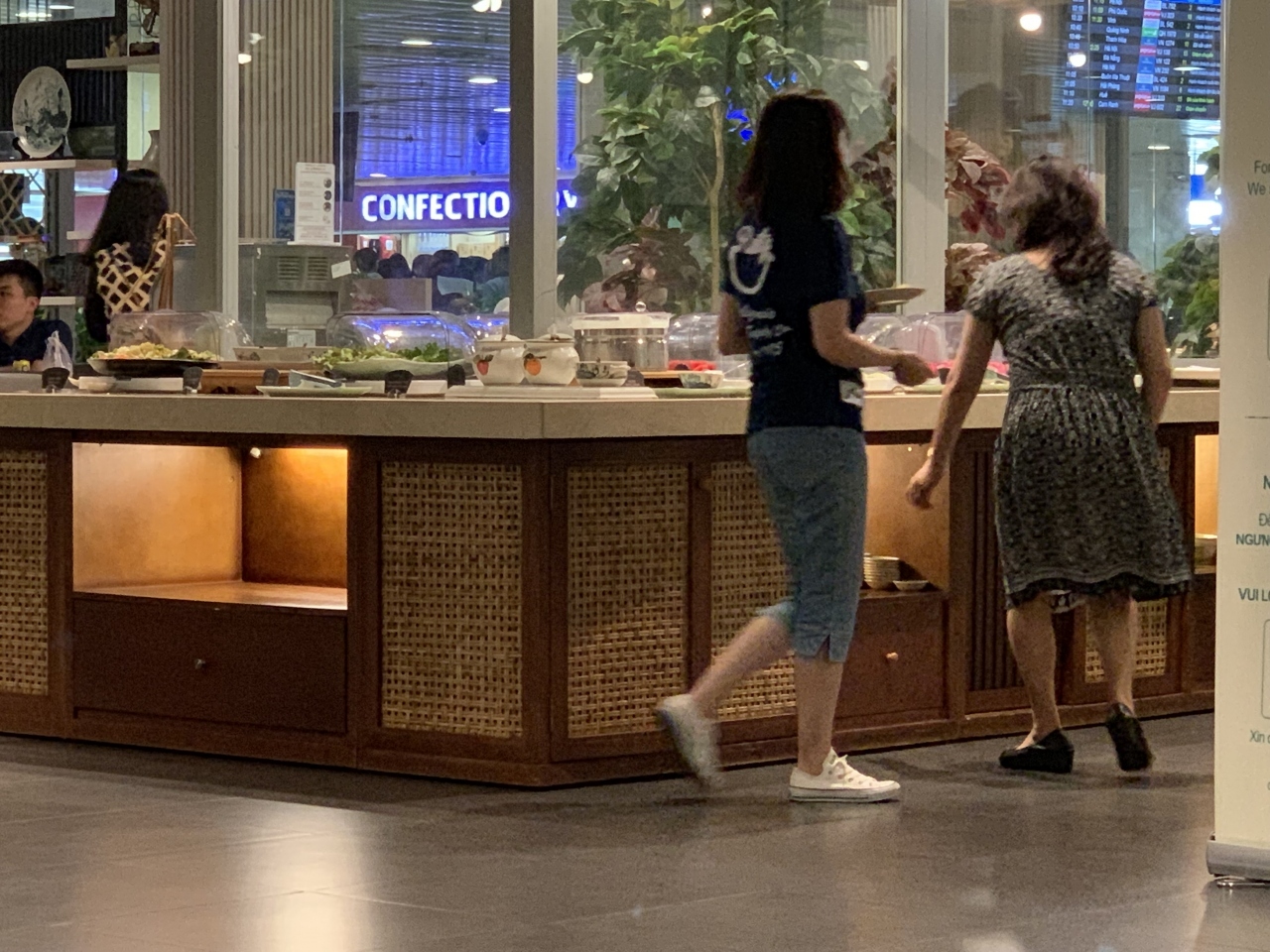 豊富な種類の食事ができる。