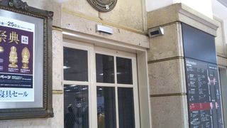 老舗百貨店のエレベーター