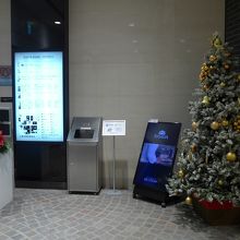 ホテルオークラ福岡側入り口付近のクリスマスツリー