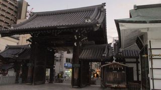 門が素晴らしいです