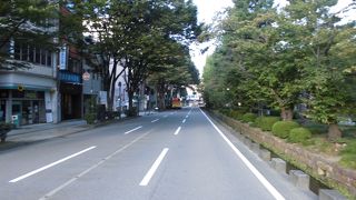 金沢の中心部を通る