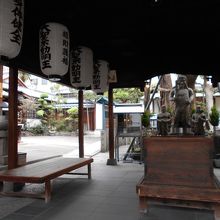 報恩院境内北向不動明王