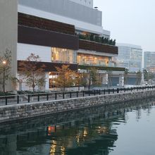 ベンチがあります。そこからの景色は最高だと思います