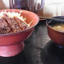 味噌かつ丼は満足でしたが大豚汁はボリュームに不満