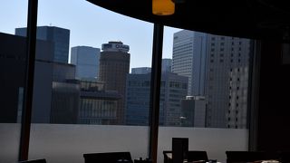 阪急梅田駅の真上、買い物と飲食店