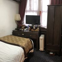 シングルは狭くややくたびれた感じが否めない