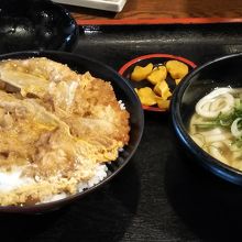 ゴボ天丼とミニうどんのセット！優しい味で美味しいですよ！