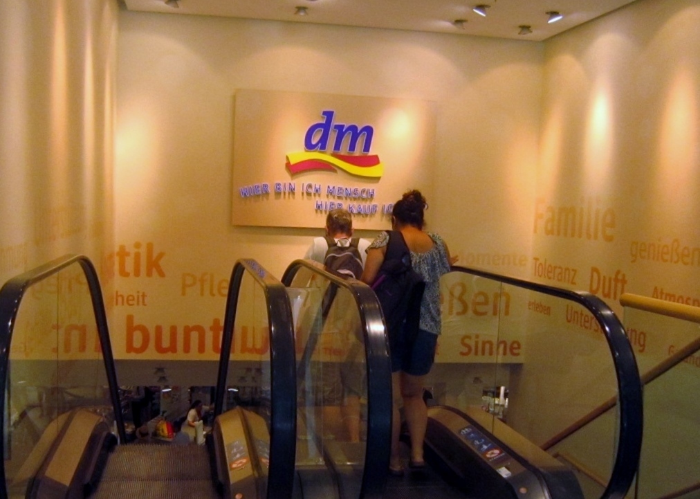 便利なドラックストア