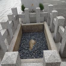 そのうちの一つ引導石