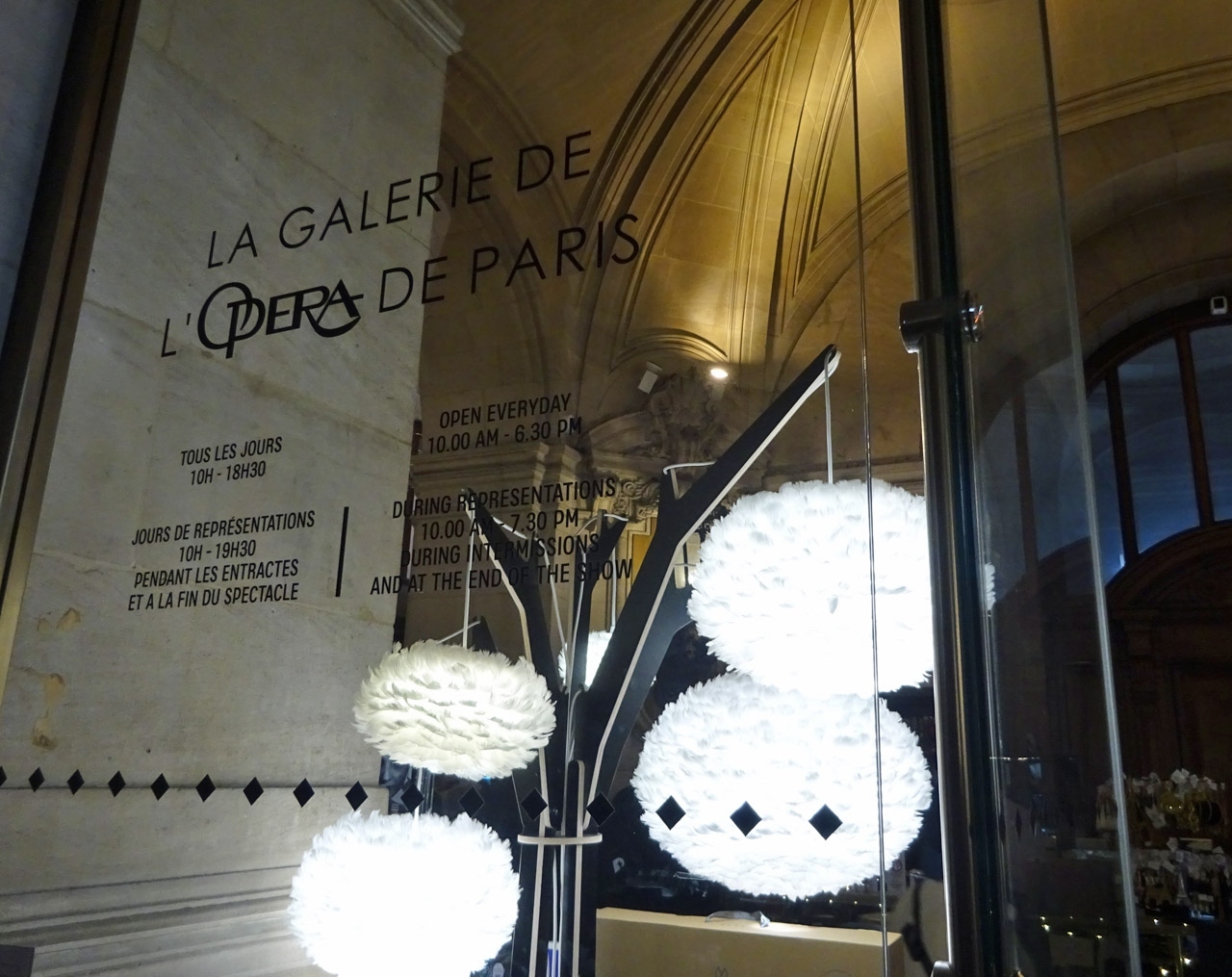 お洒落なグッズが沢山！でもお目当ての蜂蜜は品切れ！