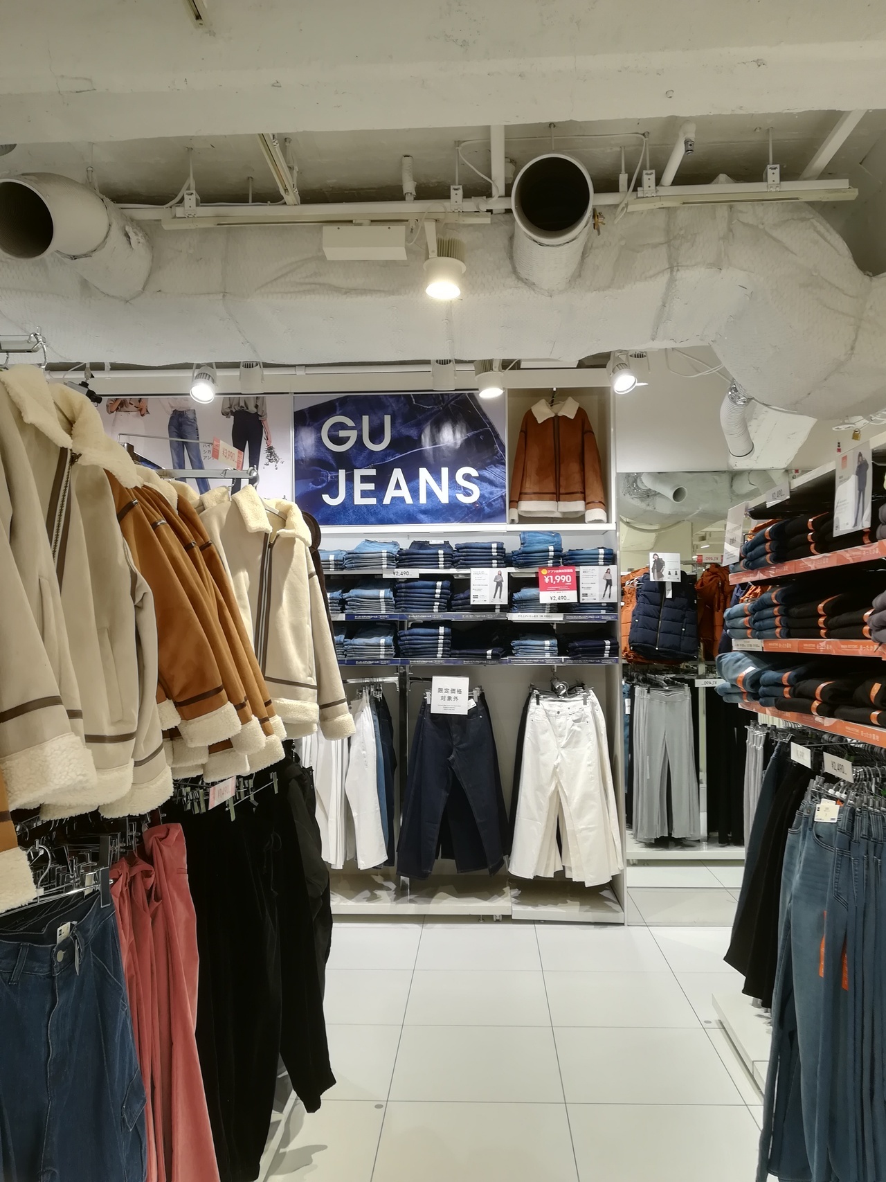 ジーユー ビックロ新宿東口店 写真 画像 フォートラベル 新宿