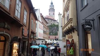 街の高台にありますので、チェスキークルムロフを一望できます。