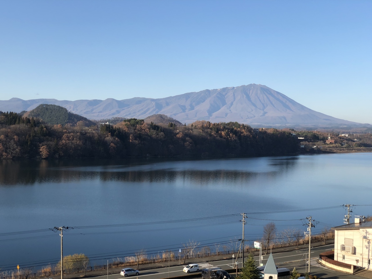 窓からの景色。御所湖と岩手山がきれいに見えました。
