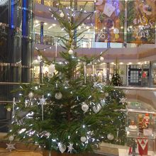 イムズのテナントの可愛いクリスマスツリー