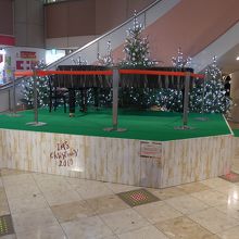 ピアノのライブ演奏もあるようです