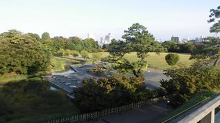 幾重にも曲がっています