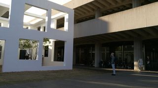 明治の終わりから現代までの作品を展示した美術館は、写真撮影もできます。