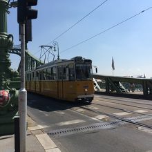 自由橋を走るトラム
