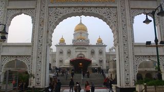 ニューデリーにある豪華なシーク寺院