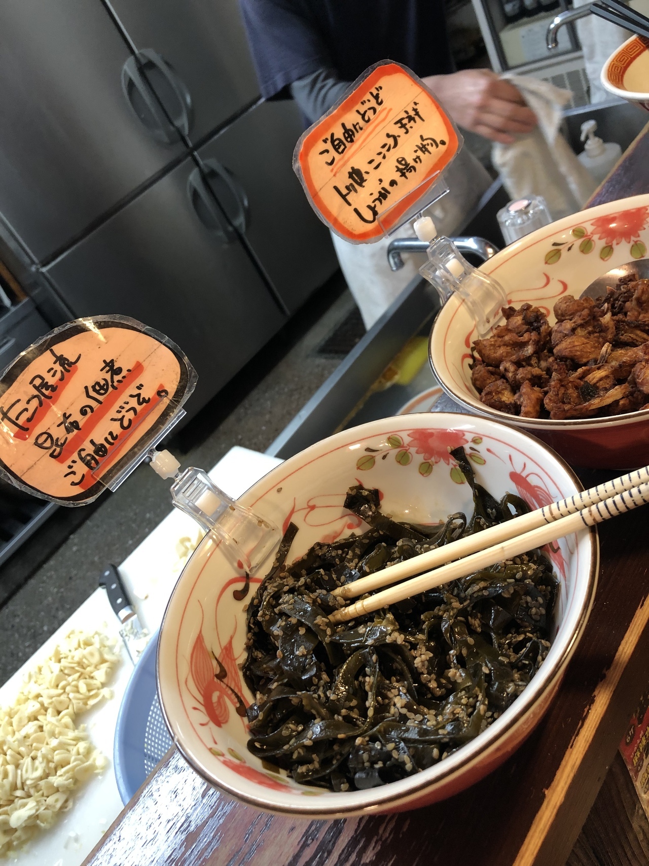 昆布の佃煮 & とり皮、ニンニクとかの唐揚げ