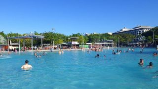 無料で入れるプール