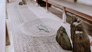 お庭を前にボッーと