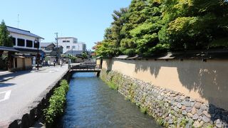 金沢・武家屋敷跡を流れる