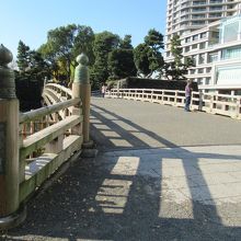 擬宝珠が取り付けられた親柱など