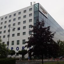  目の前のホテルです