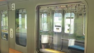 2019年７月20日現在、普通列車は２１１系が使用されていました。