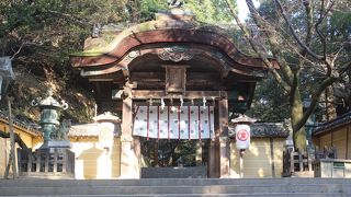 旭社から本宮へ向かうところにある門