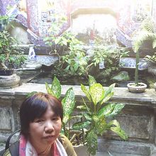 中庭のレリーフ