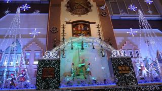 クリスマスの飾りて時を告げる新天町商店街のシンボルです!!