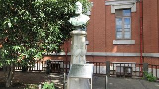 伊藤博文のような立派なお鬚。