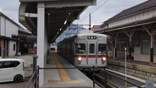 長野電鉄長野線の終点駅で、長閑な駅です。