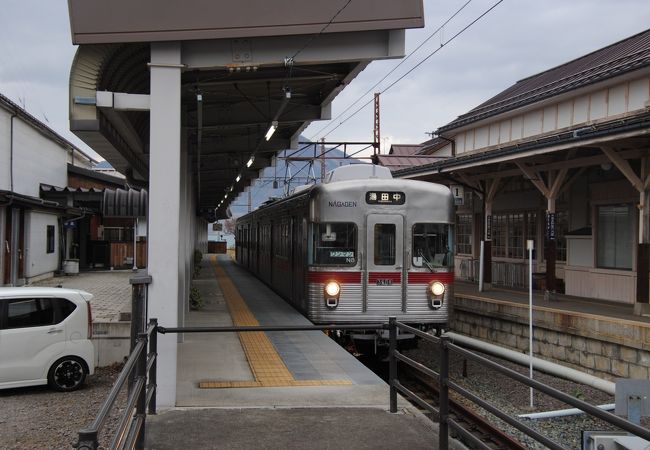 長野電鉄長野線の終点駅で、長閑な駅です。
