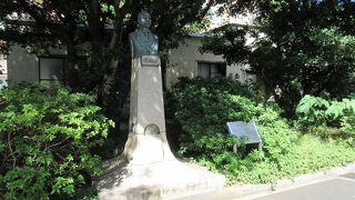 本郷キャンパス内にいくつもある胸像の一つですが、その中でも非常に分かりにくい場所でした。