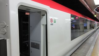 90年代の主要交通手段でしたが、今ではそれほど人気がないらしく午前の便でしたが空席が目立ちました。