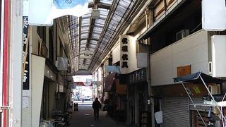 シャッター絵画や顔出し看板など買い物以外の魅力が多め