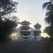 中正公園の入口にあるお寺