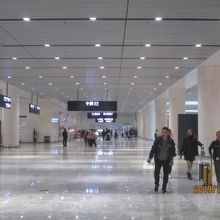 地下鉄の駅まで長く歩きます。