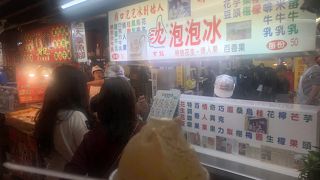 コンパクトですが、お店がぎっしり詰まっています