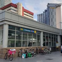 MRTチャイナタウン駅から道を渡ってすぐ