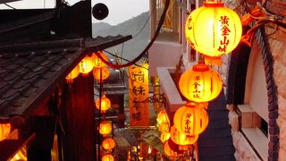 阿妹茶酒館に繋がる階段道