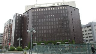 シンプルな魅力的建築物です。