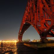 夜の港大橋は迫力満載