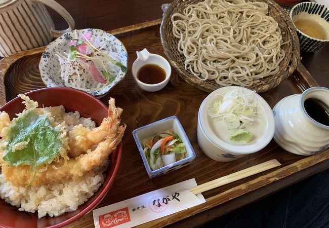 セットメニューがお得な住宅街のお蕎麦屋さん