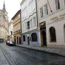 早朝は人もまだ寝てるのかな。静かです。