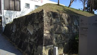 南からの敵を寄せ付けない巨大門の跡。